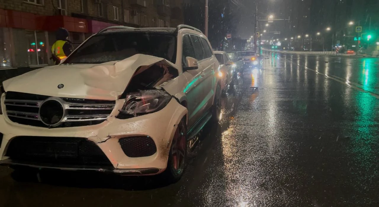 В Красноярске нашли водителя Mercedes, скрывшегося после смертельного ДТП
