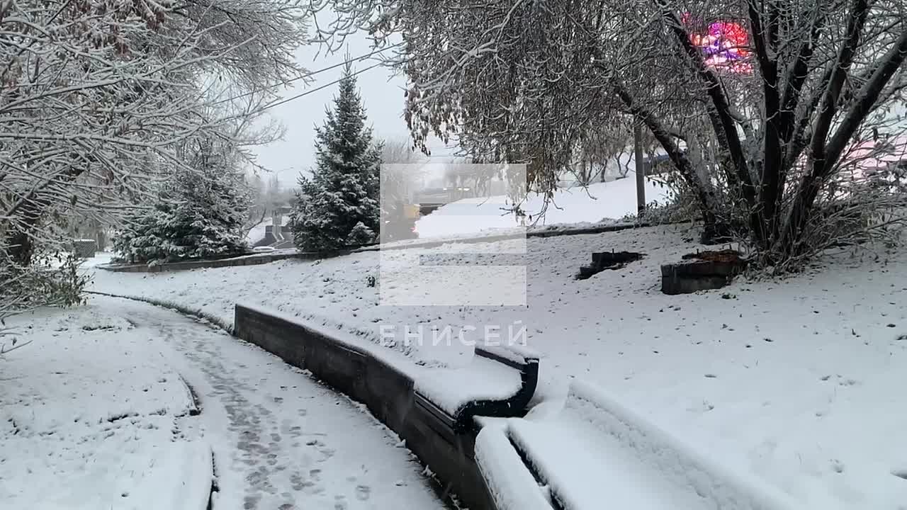 Мощный снегопад накрыл Красноярск