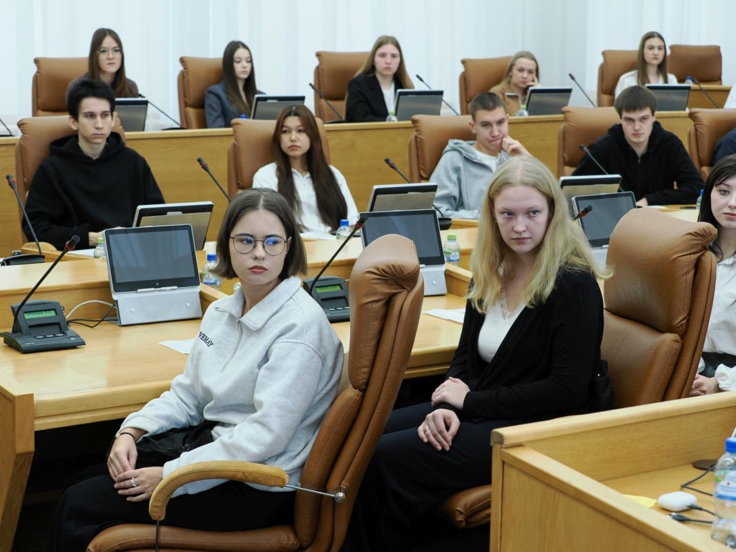 Сегодня на экскурсии в городском Совете побывали студенты юридического направления Красноярского аграрного техникума Сегодня на экскурсии в городском Совете побывали студенты юридического направления Красноярского аграрного техникума