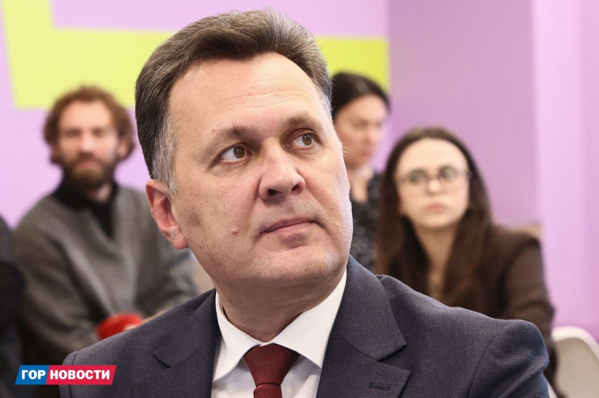 Молодёжной команде главы Красноярска вручили значки и дипломы Молодёжной команде главы Красноярска вручили значки и дипломы