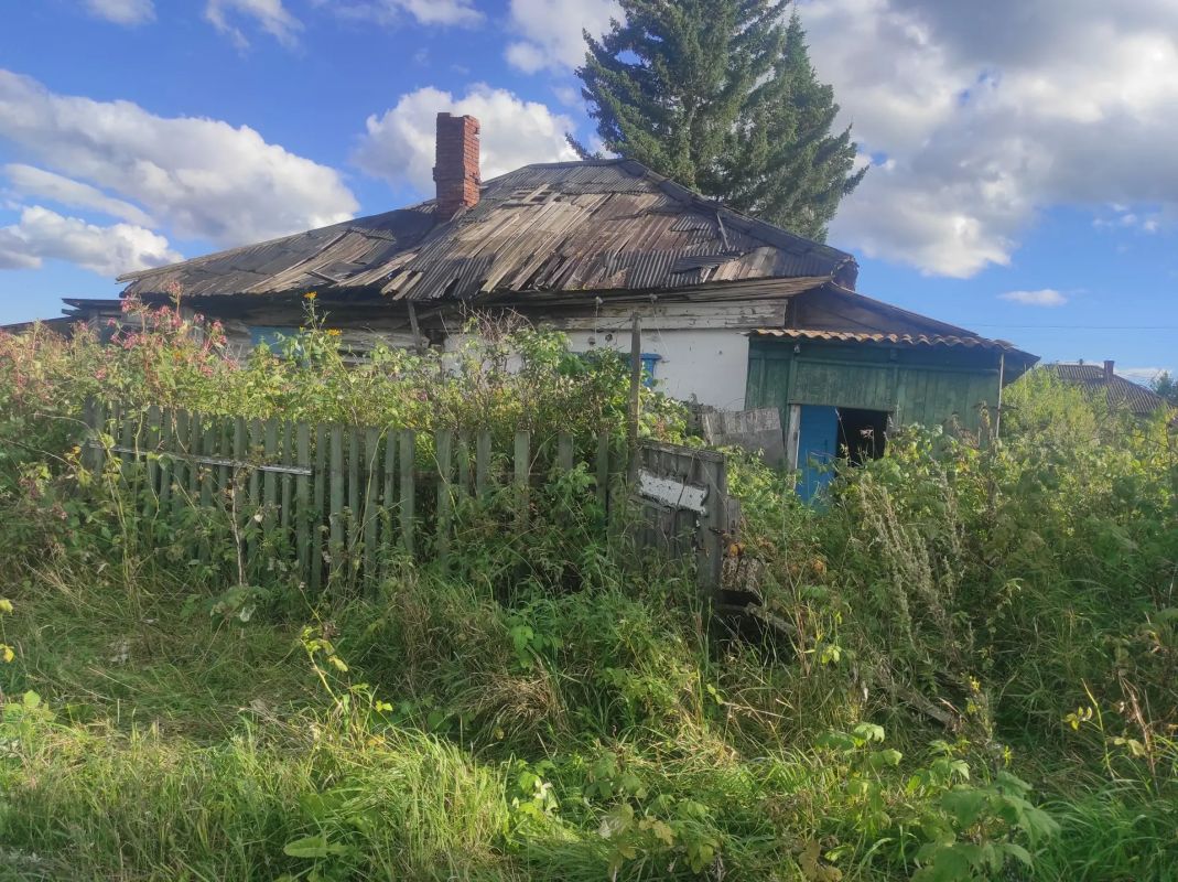 В Балахтинско-Новоселовском округе полицейские задержали мужчину, обвиняемого в фиктивной постановке на учет нелегальных мигрантов в разрушенном деревенском доме В Балахтинско-Новоселовском округе полицейские задержали мужчину, обвиняемого в фиктивной постановке на учет нелегальных мигрантов в разрушенном деревенском доме