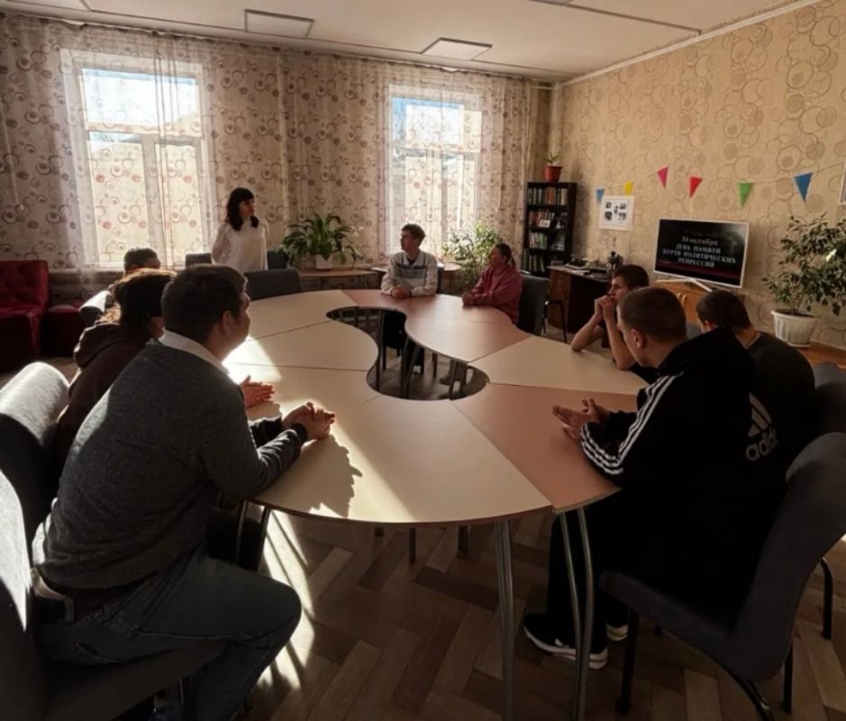 29 октября в библиотеке прошло мероприятие «Не предать забвению: страницы памяти», приуроченное ко Дню памяти жертв политических репрессий 29 октября в библиотеке прошло мероприятие «Не предать забвению: страницы памяти», приуроченное ко Дню памяти жертв политических репрессий